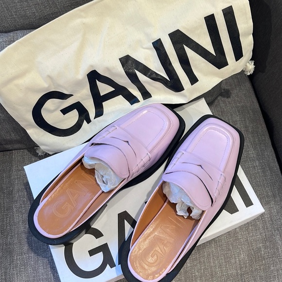 Ganni Shoes - Ganni square toe backless loafers
